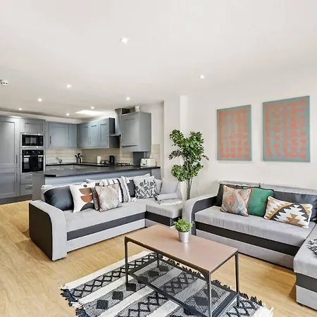 Modern Apartment - Sleeps 8 Bristol Exterior photo