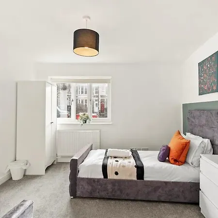 Modern Apartment - Sleeps 8 Bristol Exterior photo