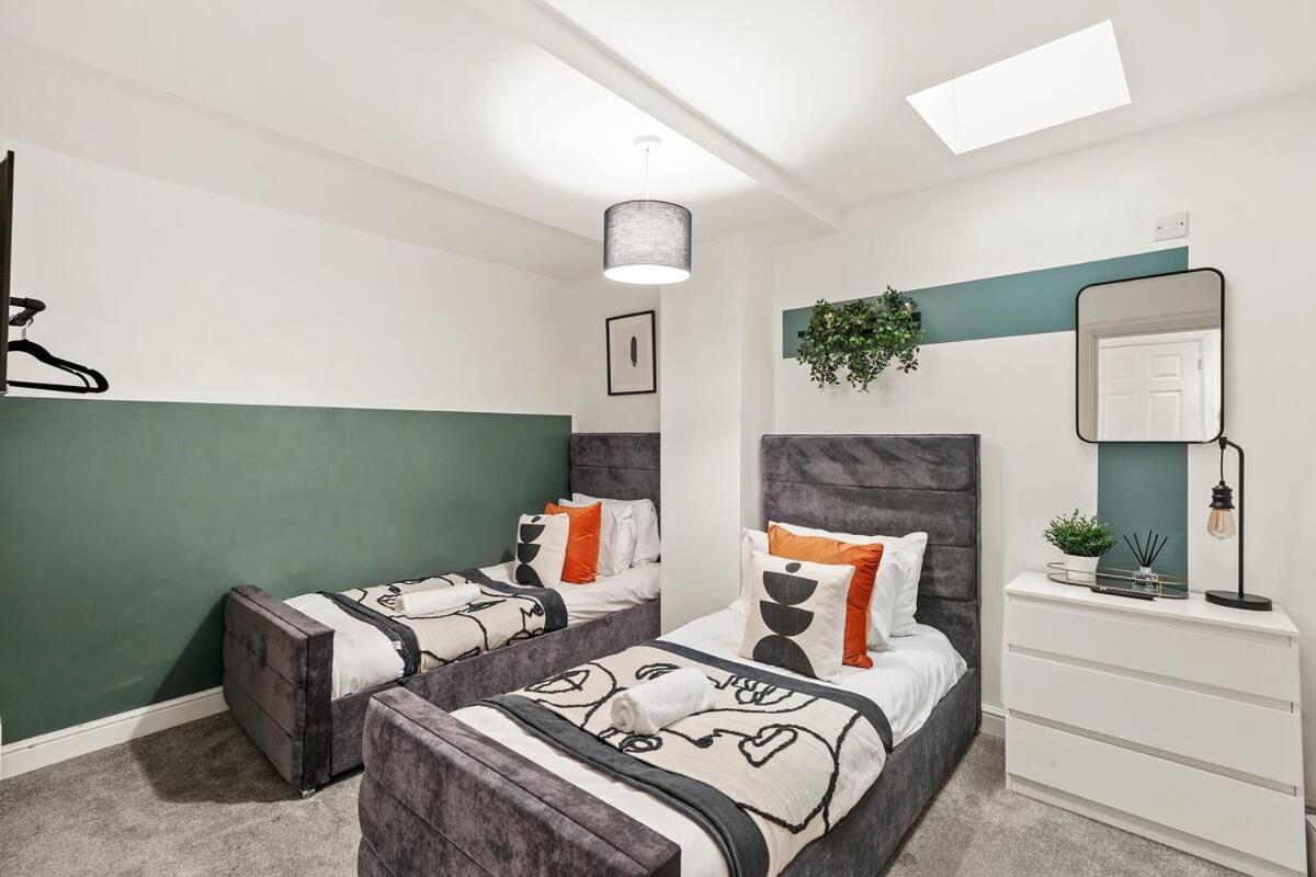 Apartment Modern - Sleeps 8