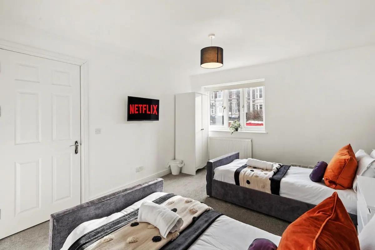 Apartment Modern - Sleeps 8 Bristol