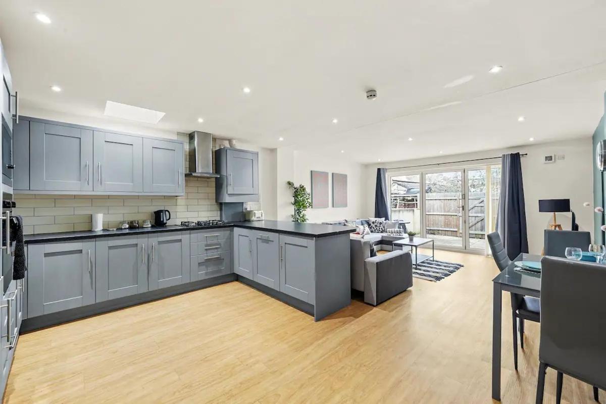 Modern - Sleeps 8