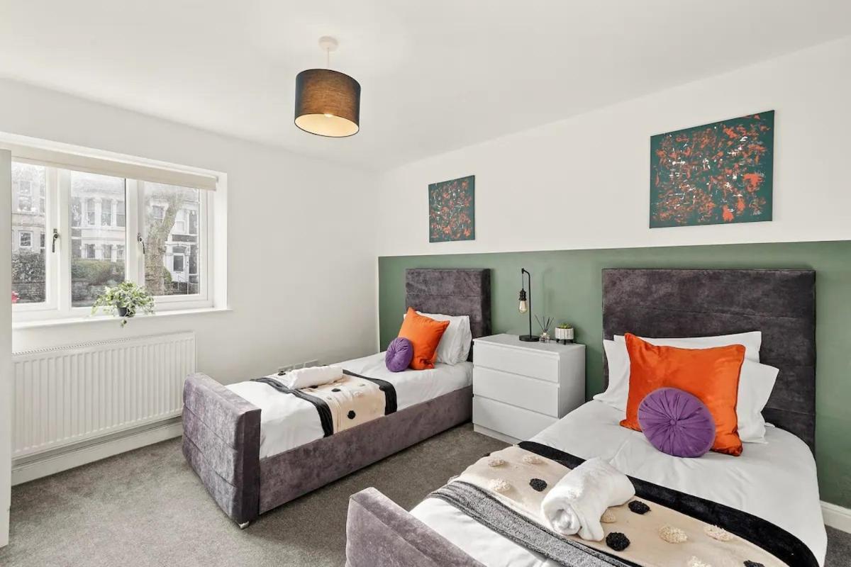 Modern - Sleeps 8 *