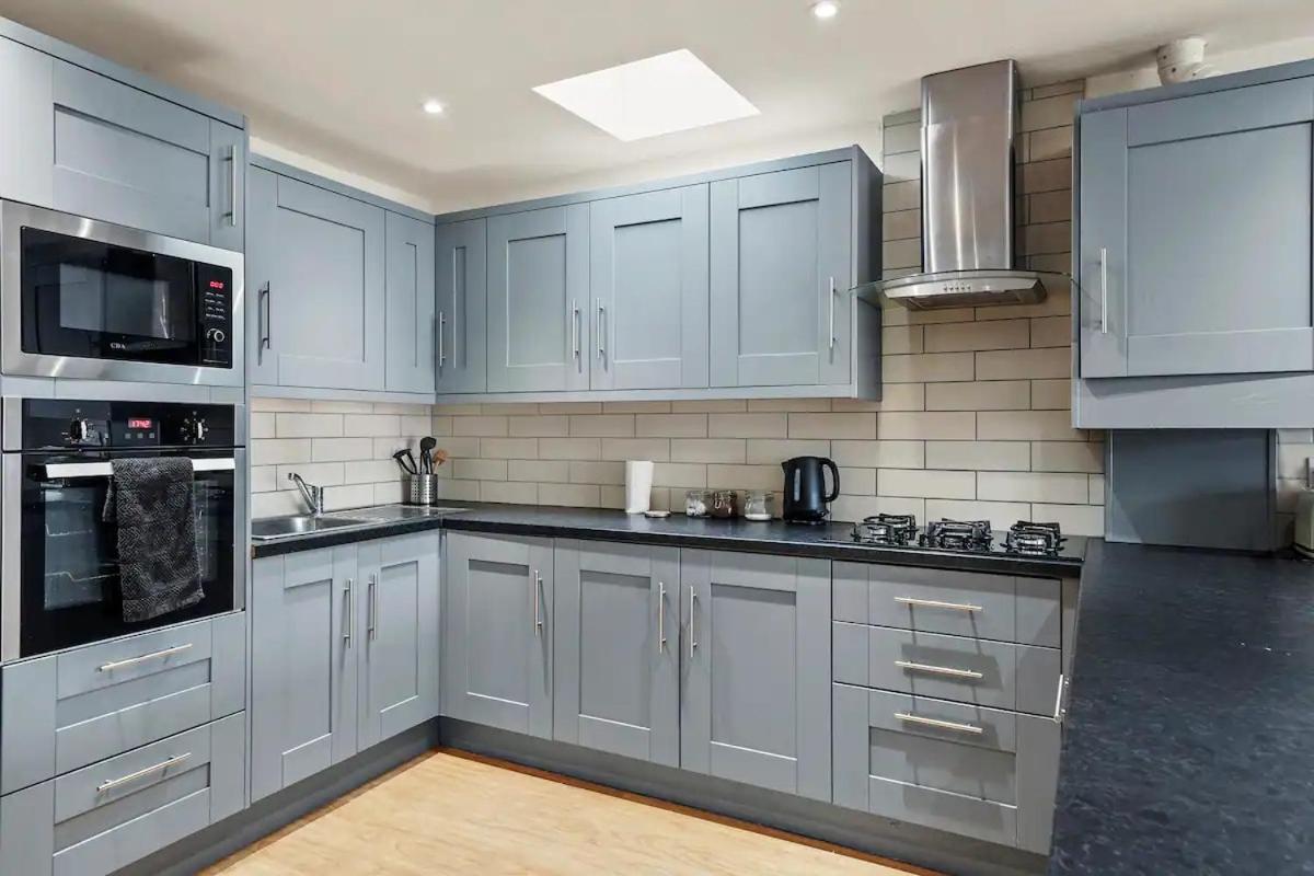 Modern - Sleeps 8 Apartment
