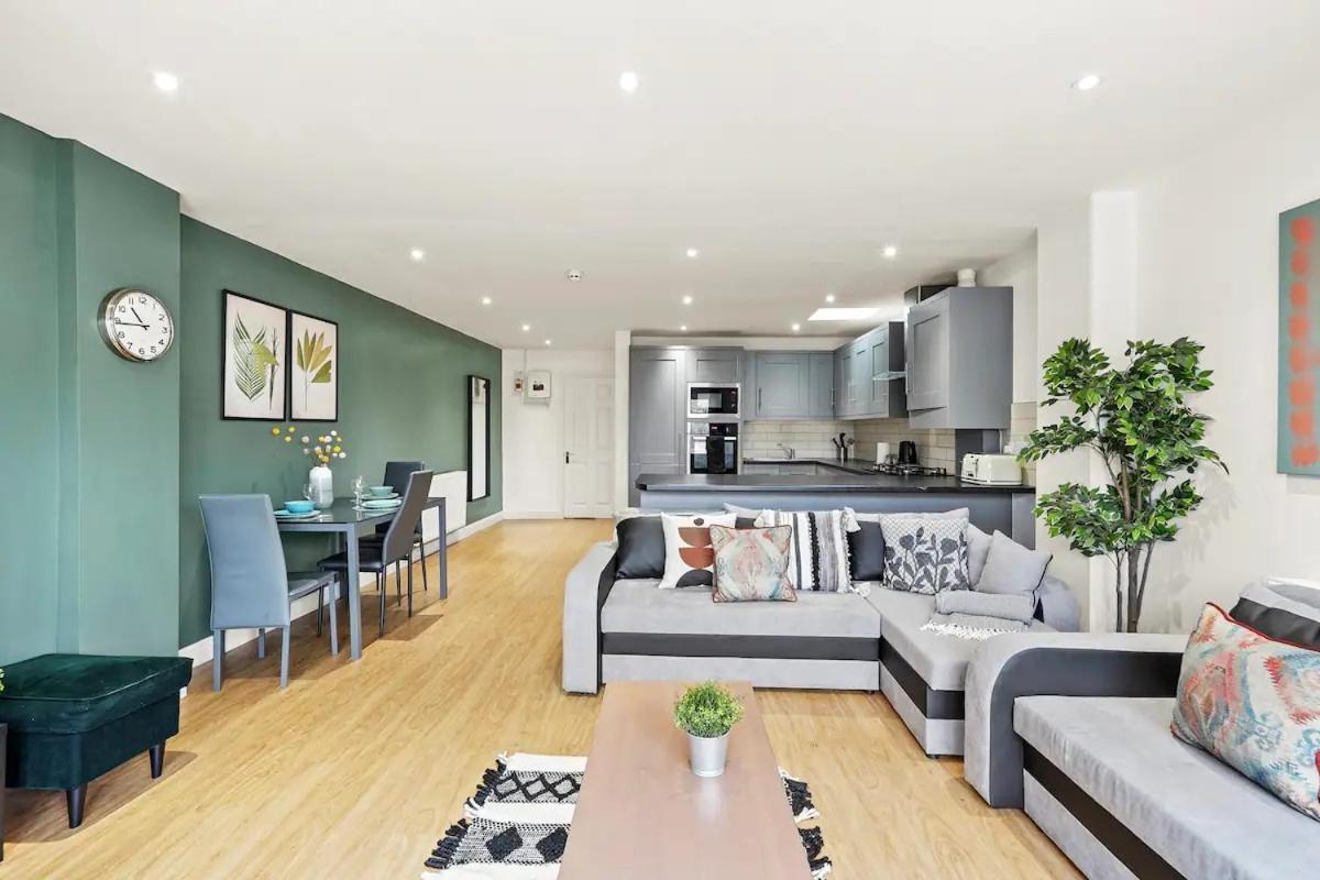Modern - Sleeps 8 Apartment *